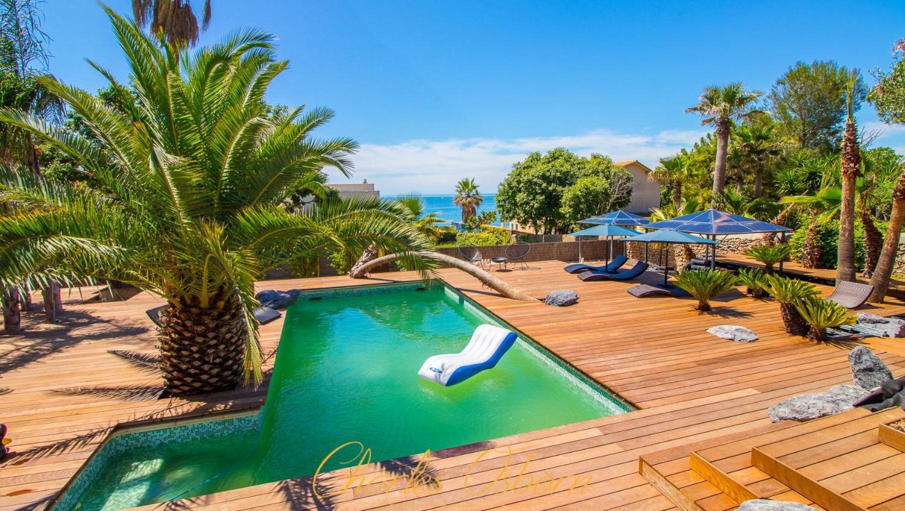 Mahana Villa *